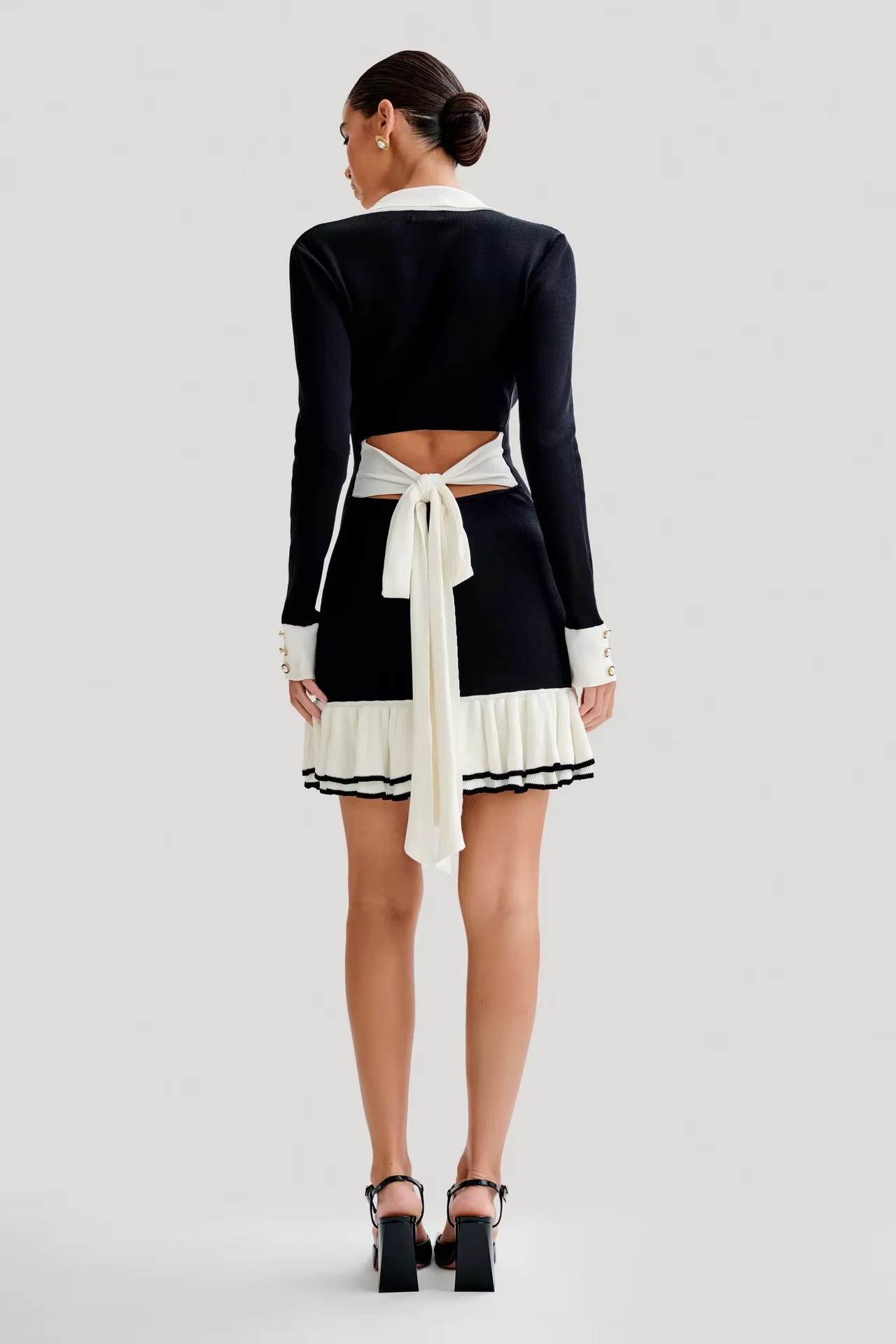 robe pour femme courte noire et blanche à volant manches longues