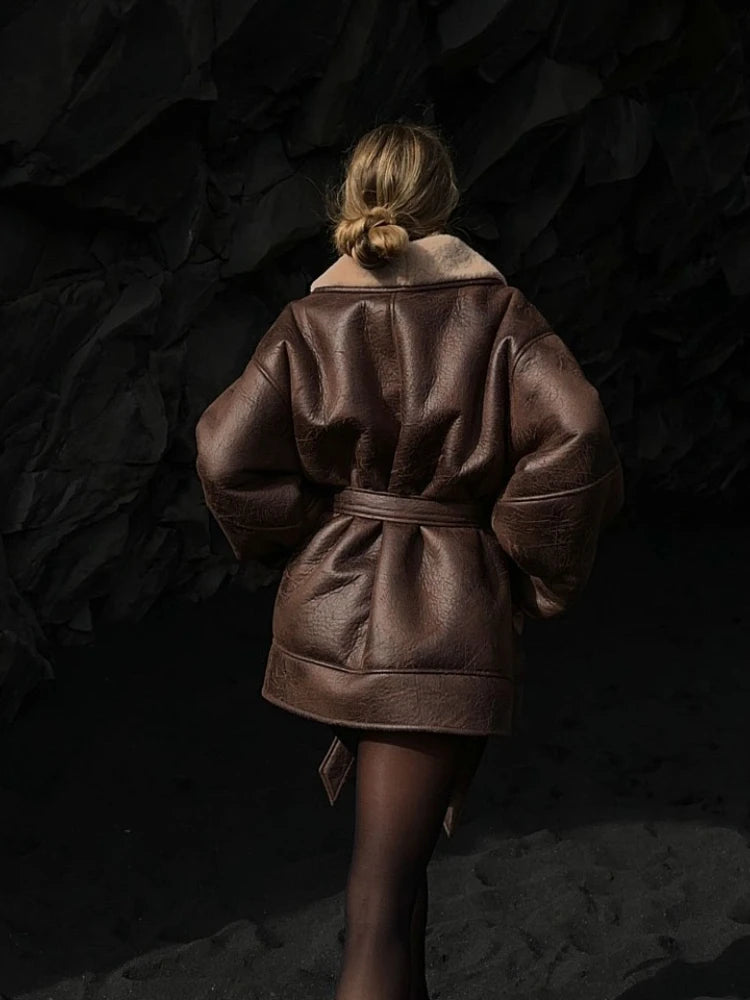 Bombardier-femme-oversize-en-peau-de-mouton-retourné-marron-et-beige