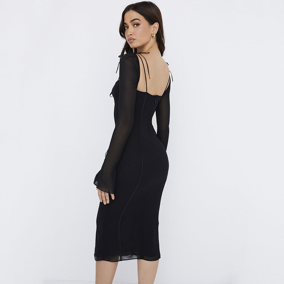 Robe noire ajouré , manches en voile longueur genoux 