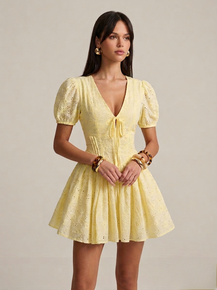 Robe courte en dentelle jaune