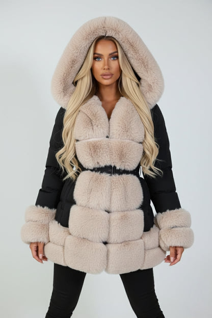 Doudoune courte matelassée avec fausse Fourrure