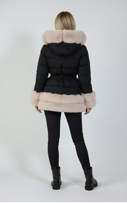 Doudoune courte matelassée avec fausse Fourrure