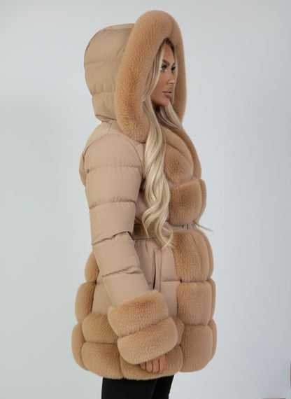 Doudoune courte matelassée avec fausse Fourrure