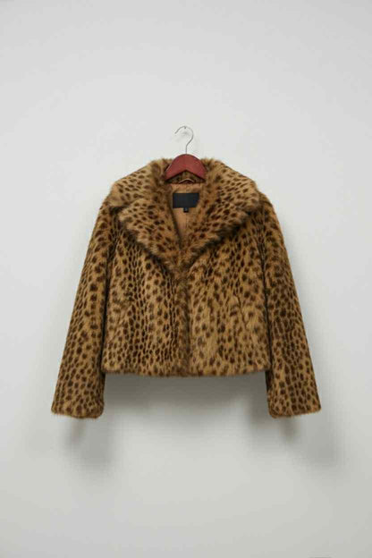 Manteau court en fausse fourrure léopard