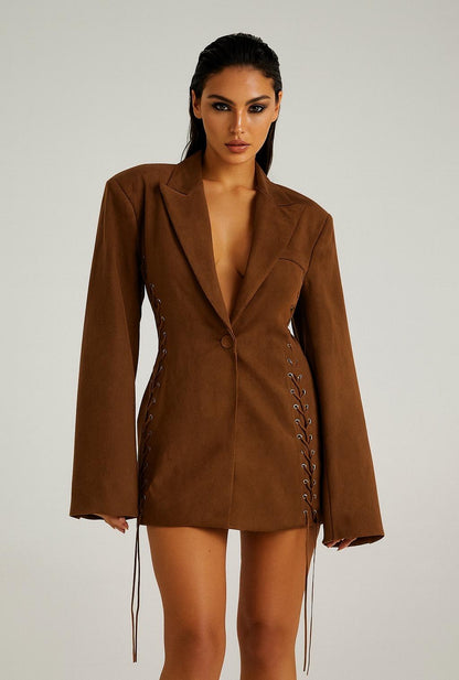 blazer femme en daim marron à détails lacets sur les cotes 