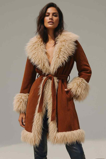 Manteau long pour femme ceinturé à la taille couleur Camel et beige col et poignet en fausse fourrure beige 