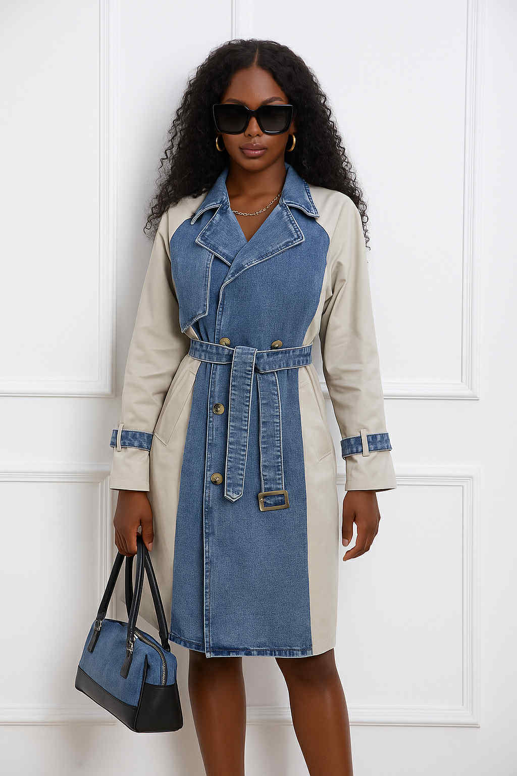 trench en jeans bi matière bleu et beige pour femme coupe cintré mi long  