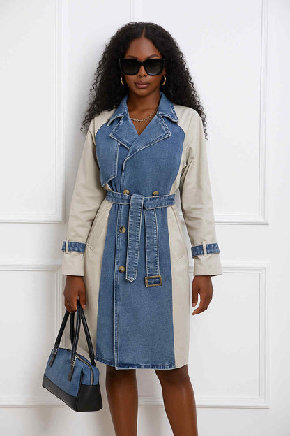 trench en jeans bi matière bleu et beige pour femme coupe cintré mi long  