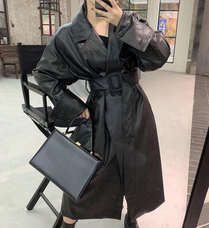 trench femme long en similicuir noir