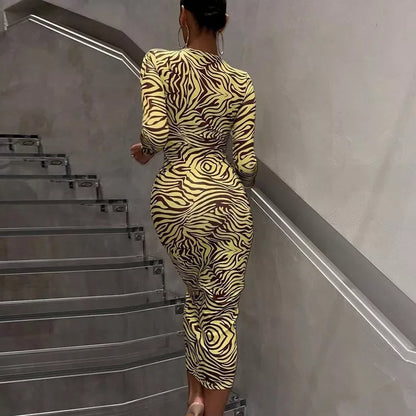 robe-moulante-femme-sexy-jaune-et-marron-motif-zebre-lacet-decolete 