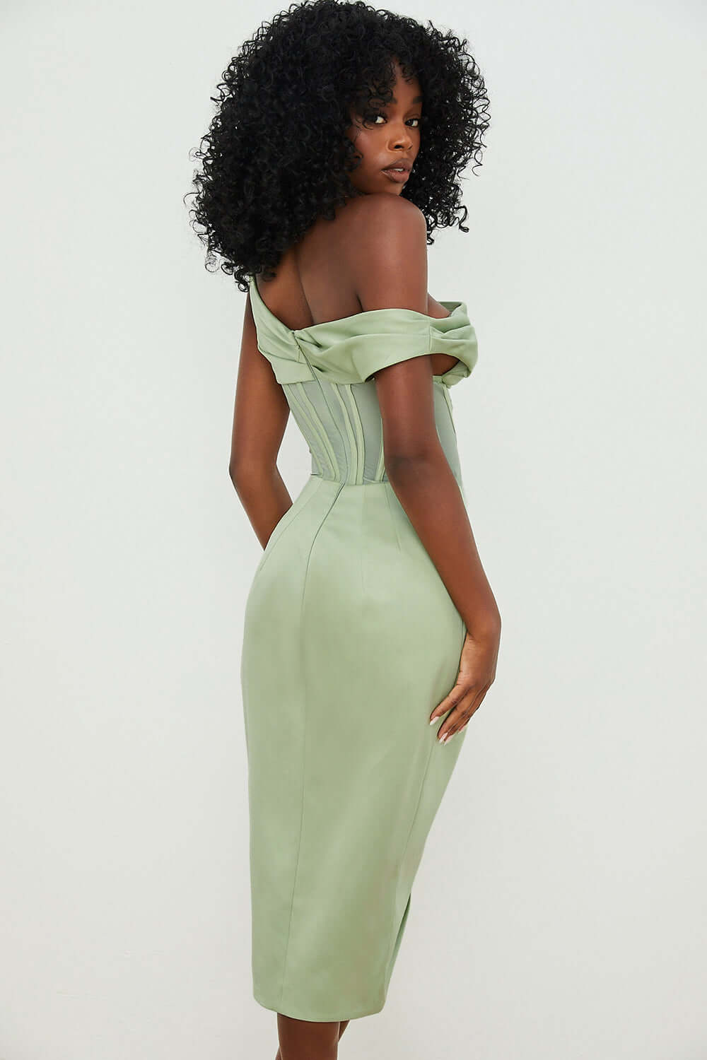 Robe femme en satin verte menthe asymétrique